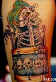 rideta vizaĝa skeleta tatuaje mastro