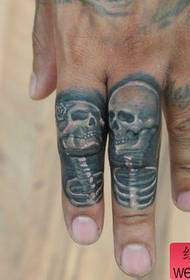 чоловічий палець маленький і популярний череп татуювання візерунок