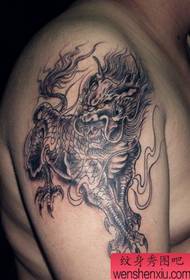 ຮູບແບບ tattoo unicorn ຂະຫນາດໃຫຍ່ທີ່ສວຍງາມ