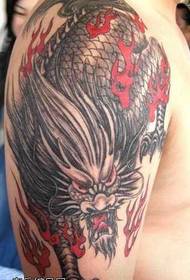 patrón de tatuaxe de unicornio con brazo