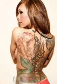 Hermosa sexy sirena patró de tatuatge de personalitat creativa en contes de fades