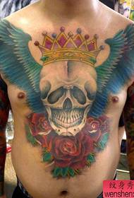Fantastico tatuaggio a forma di ali sul petto per ragazzi