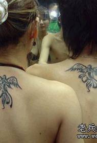 patrón de tatuaje de pareja: patrón de tatuaje de tótem clásico de alas de ángel