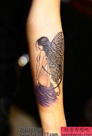 arm goed uitziende mooie elf Wings tattoo patroon
