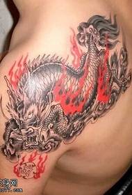 patrón de tatuaxe de unicornio con lume de ombreiro