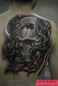 parte traseira popular fermoso patrón de tatuaxe de cráneo