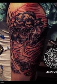 arm brave Truppen Tattoo Muster