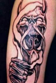 longu di cornu demoniu nero mudellu di tatuaggi