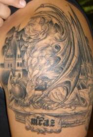 modello tatuaggio spalla gargoyle grigio