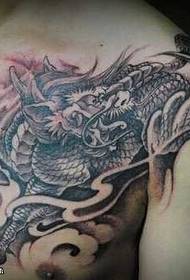 Axlar ett klassiskt odjuret enhörning tatuering mönster