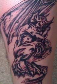 leg gargoyle dalam corak tatu cerobong