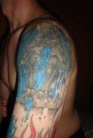 modello di tatuaggio braccio gargoyle e fiamma blu
