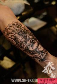 cool classic black and white tattoo pattern on the leg