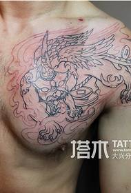 Amadoda amahlombe tattoo iphethini