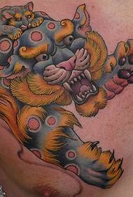modello di tatuaggio di truppe coraggiose sul petto