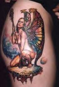 Modello realistico del tatuaggio dell'elfo nudo
