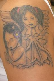 Bon et mauvais modèle de tatouage petit ange