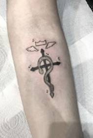 skup pojedinačnih crnih malih tetovaža tetovaža na ruci