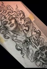 Европейски училищен ръкопис за татуировка на Medusa