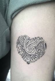 braccio ragazza su nero a forma di cuore geometrico linea astratta modello tatuaggio immagine