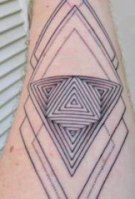 tangan lelaki pada garis geometri hitam segi tiga dan gambar tatu berlian