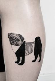 Ustvarjalna tetovaža s čisto črno kombinacijo živali