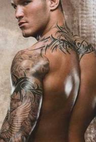 modello di tatuaggio bianco e nero maschio straniero