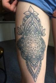 meisje dijen op zwart Grijs schets geometrisch element creatief vanillepatroon tattoo foto