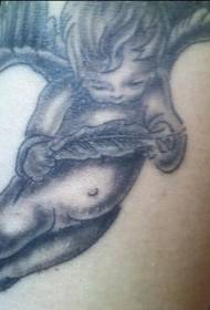 Patrún Tattoo Aingeal Dubha le Cleite i Láimh
