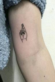 manlike arm op swart lyn geometriese element literêre gebaar tattoo foto