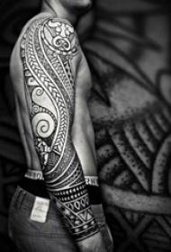 skica me shumë vija të zeza skema elemente gjeometrike arti krijues që sundon modelin e tatuazheve fisnore