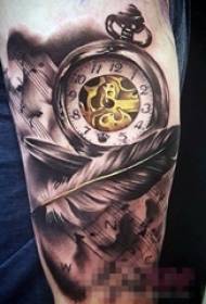 una varietà di abilità di punteggiatura di schizzo nero sul modello di tatuaggio di personalità creativa dell'orologio