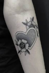 piccolo tatuaggio nero: un insieme di piccoli modelli di tatuaggi neri in stile pungiglione 9