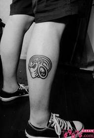 Alternatīvs radošais tetovējums Melnbalts tetovējums