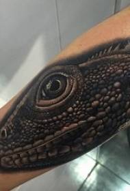model de tatuaj negru pe brațul unui model de animal tatuaj negru alternativ