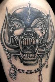 plecu melnā monstra galvaskausa tetovējuma modelis