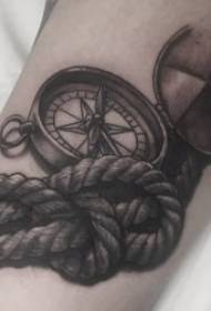 tetovējums kompass dažādu tehnisko kompasu tetovējums modelis