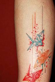 bellissimo tatuaggio con gru di carta per acquerello