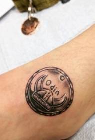 manlike kalf op swart prik geometriese lyn simbool tatoeëermerk