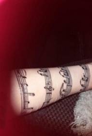 девојке руку на црне једноставне апстрактне линије креативне белешке тетоваже слике