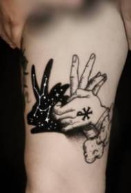 en grupp svarta stjärnklara element Kreativa små tatueringsbilder