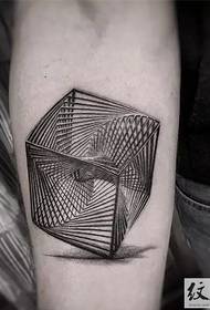 Tatuaje en liña xeométrica de estilo gris negro