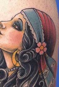 hodný niekoľkých krásnych portrétových tetovaní, ktoré vlastnia muži