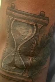 svart grå realistisk stil timglas tatuering bild