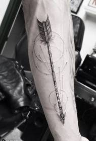 fantastico disegno del tatuaggio del braccio con freccia nera geometrica