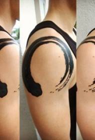 lalaki braso sa itim na abstract na linya geometric round tattoo Larawan