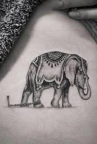 9 vuole un set molto creativo di disegni di tatuaggi a punta di grigio nero