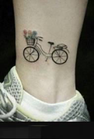 eine Reihe von einfachen Tattoo-Muster auf dem Fahrrad schwarzen Linien