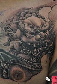 Treball de tatuatge de lleó Tang