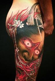 immagine tatuaggio rosso con fianchi e gambe insieme